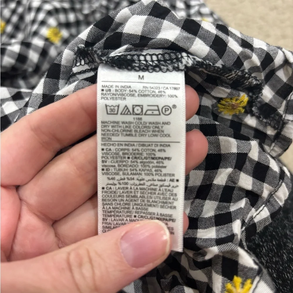 Old Navy Black and White Gingham Top with Yellow Daisy Floral Print Embroidery M